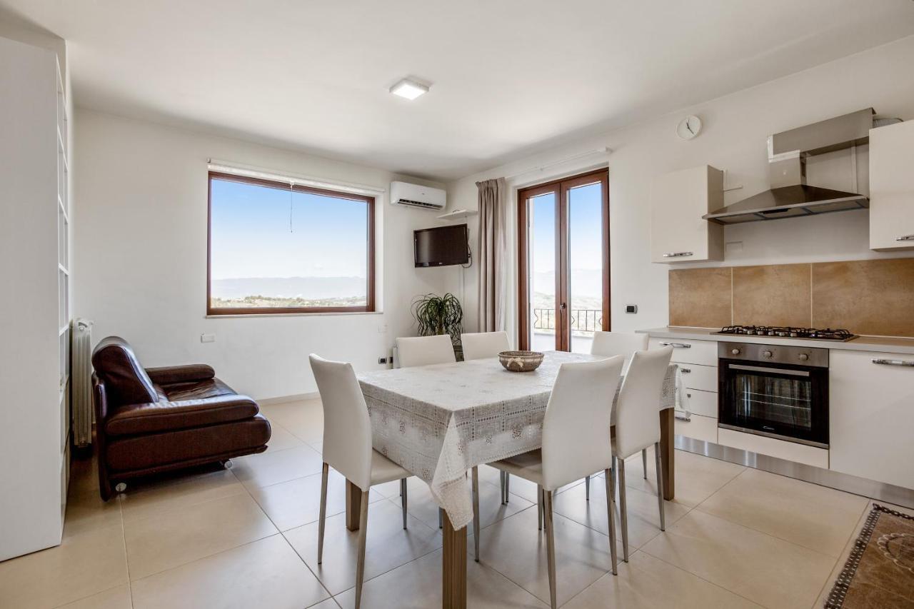 Villa Santoro Ai Tre Ulivi Con Piscina Privata Caiazzo エクステリア 写真